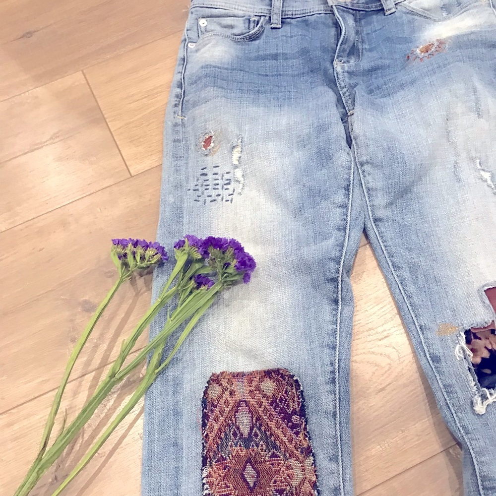 💎Anthropologie Pilcro embroidered blue Jean size 25